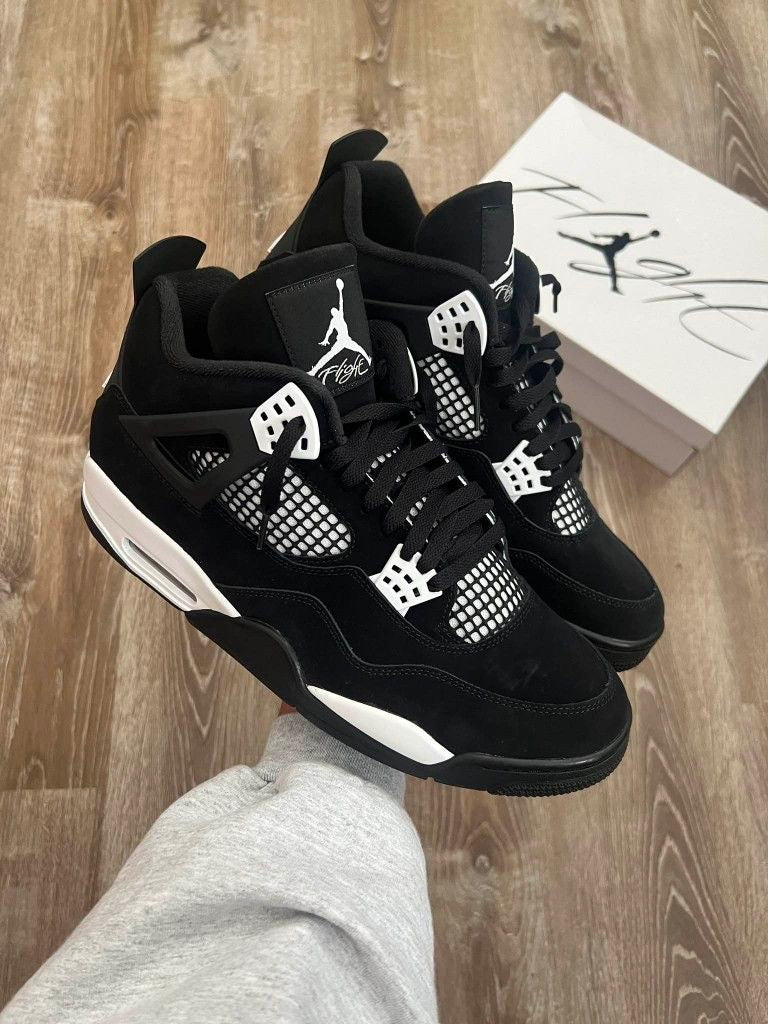 JORDAN RETRO 4s