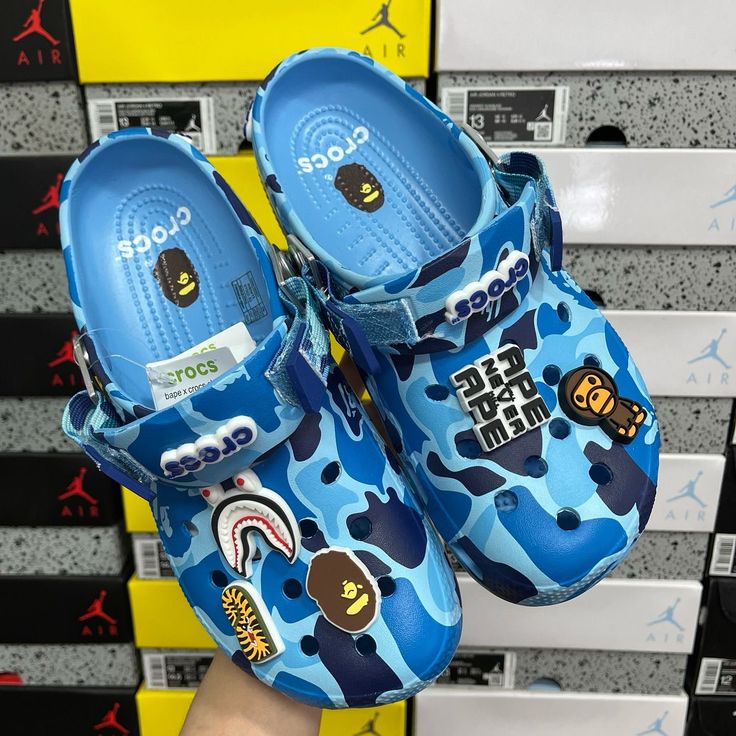 Crocs bape star