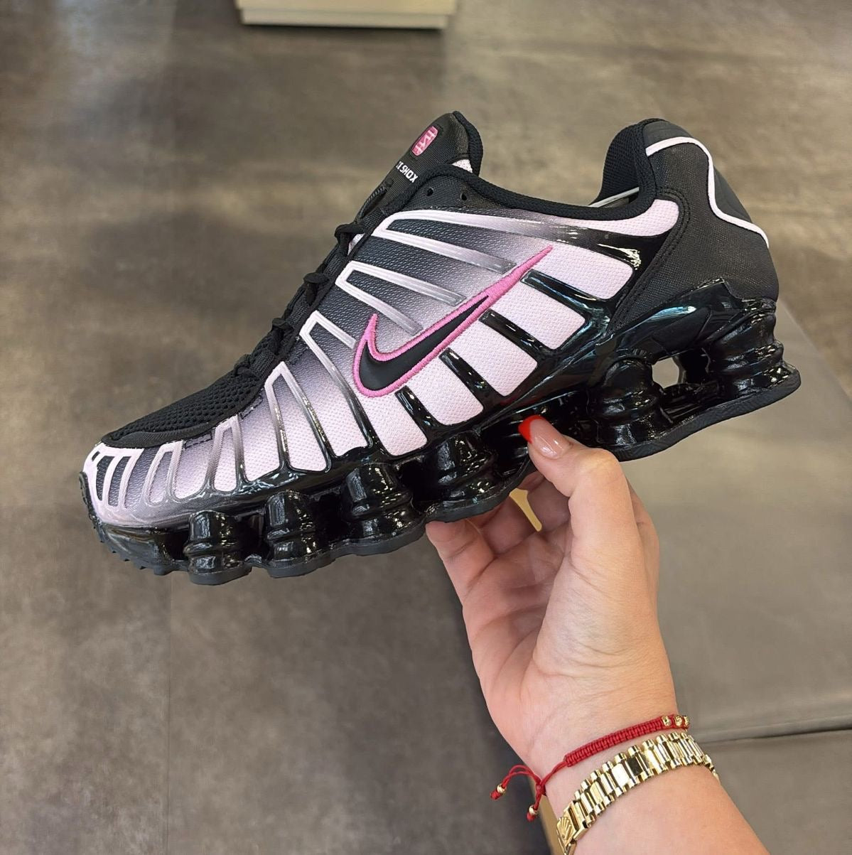 NIKE SHOX