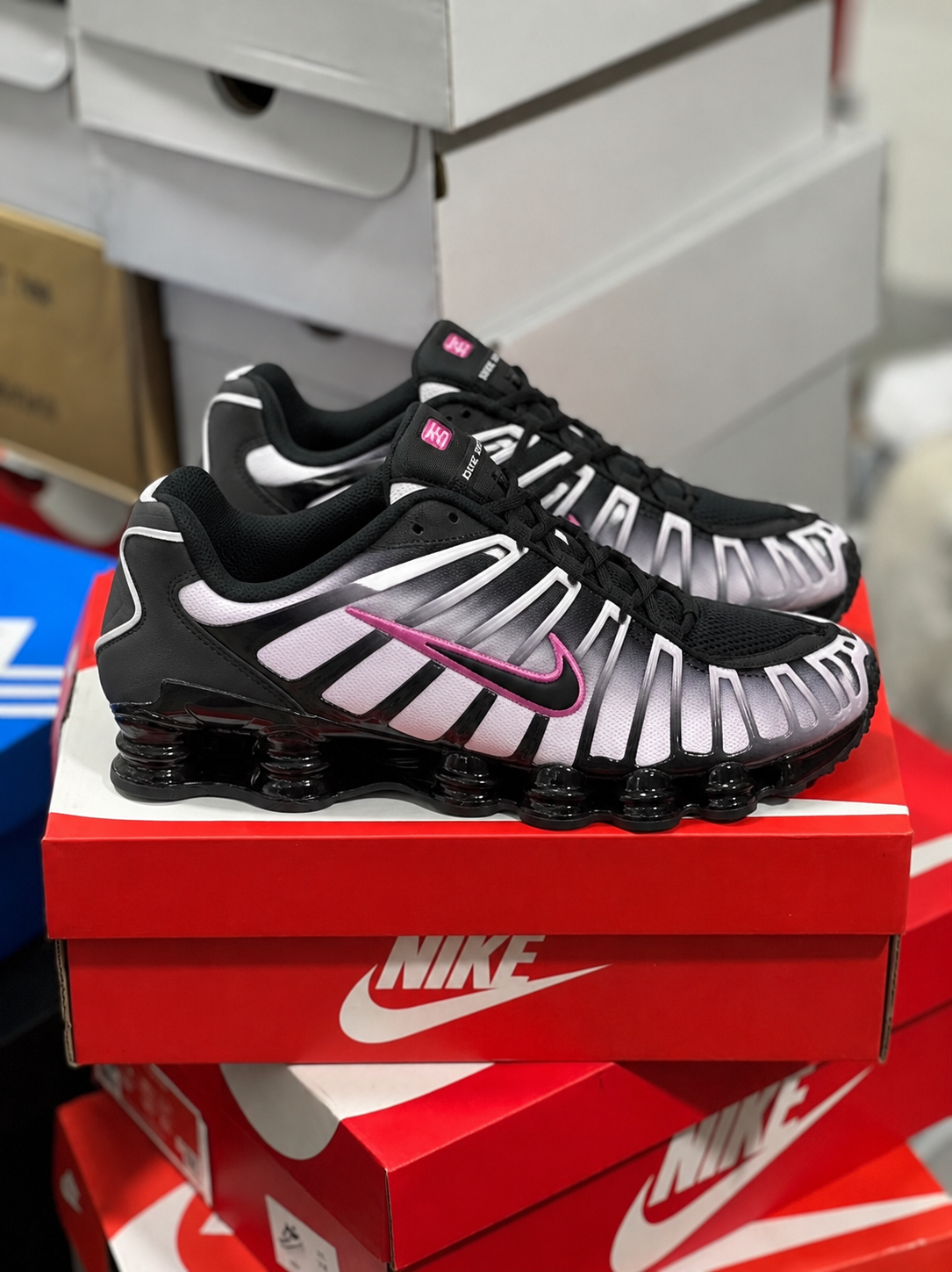NIKE SHOX