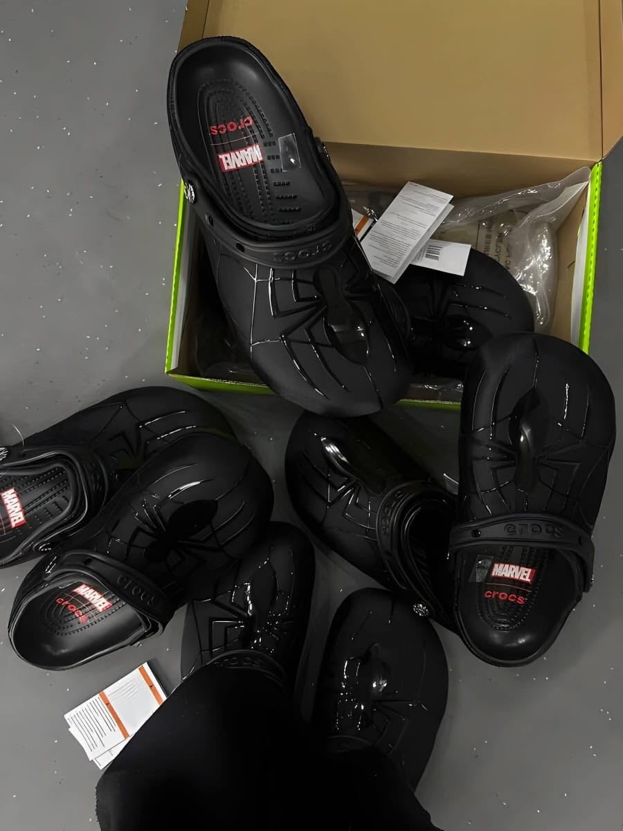spider classic crocs black