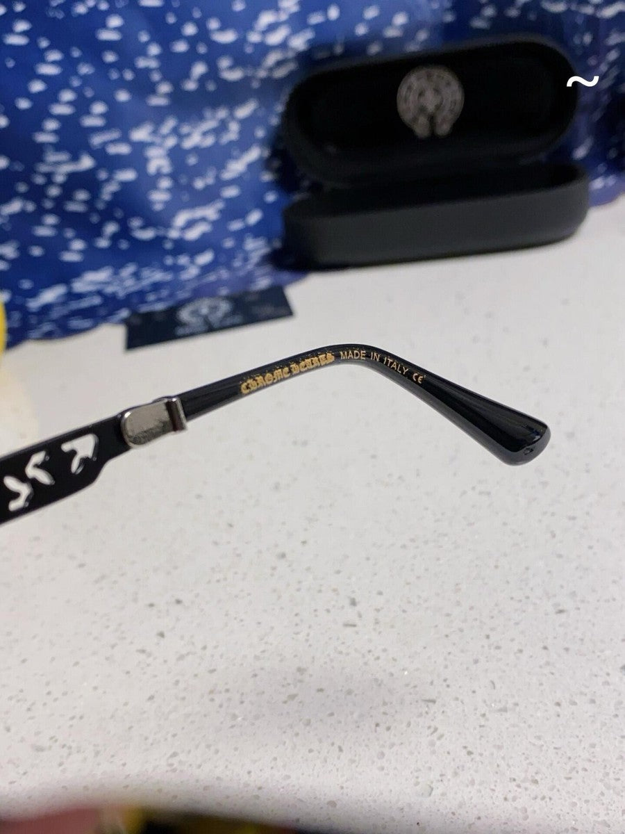 Chrome heart glasses - black  & black badges