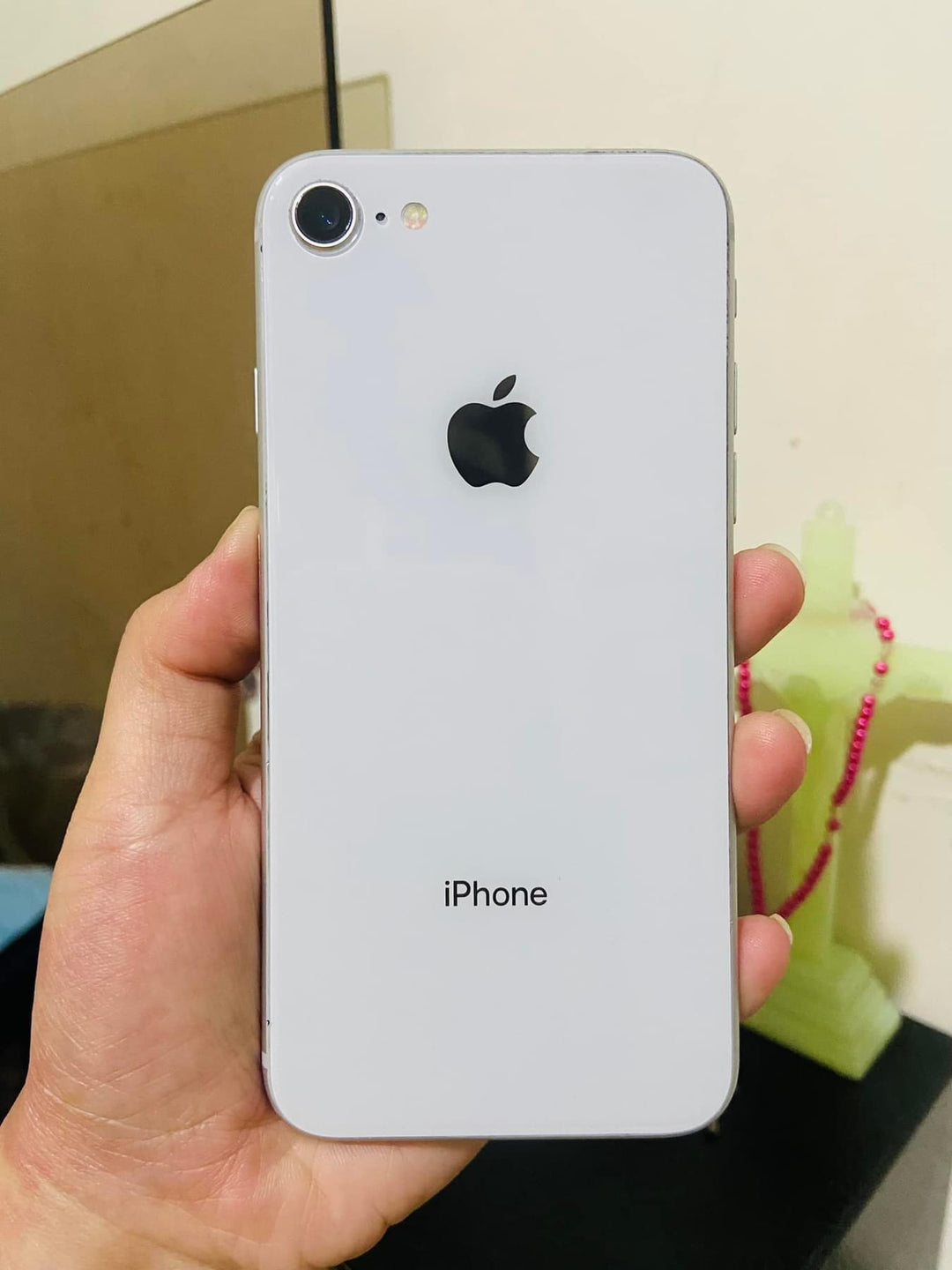 iPhone 8  (64GB/128GB)