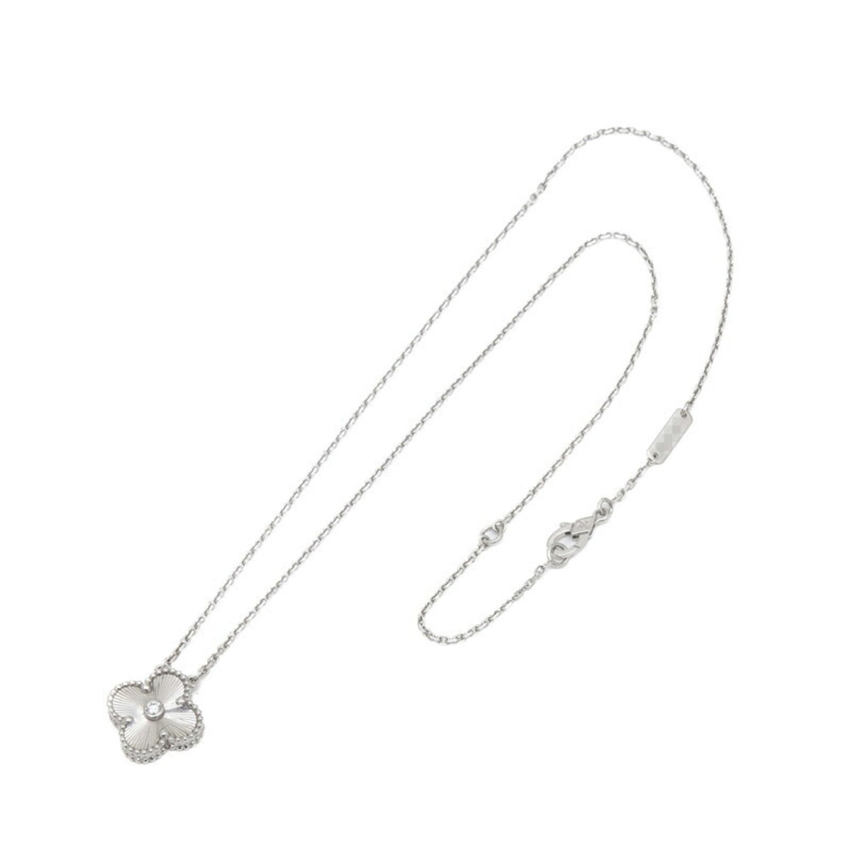 Sliver  Clover Stainless Steel Necklace – A Statement of Elegance