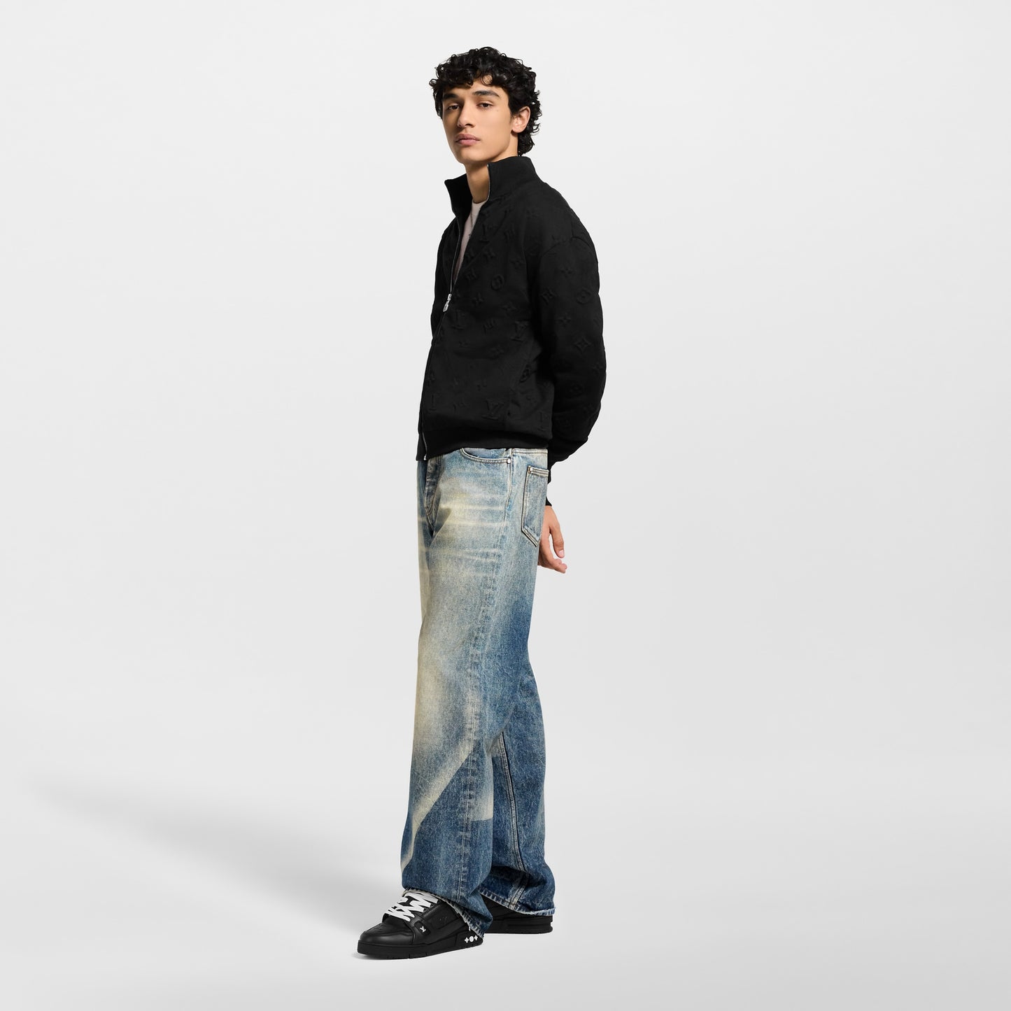 LOUIS VUITTON LV TRAINER WHITE BLACK FULLY BOXED