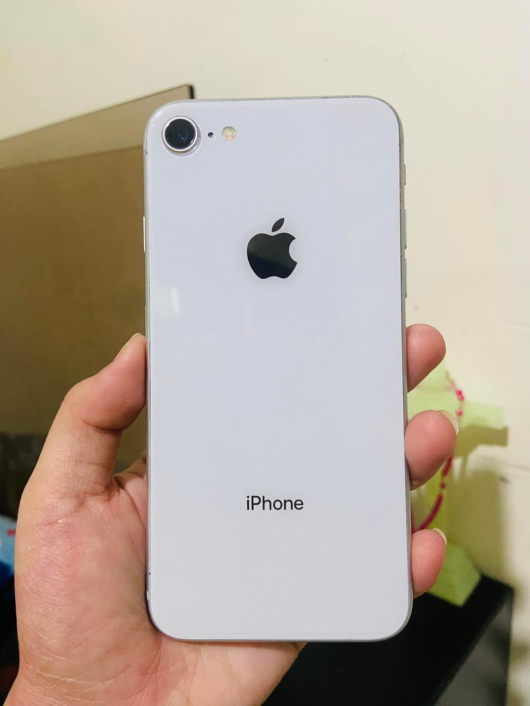 iPhone 8  (64GB/128GB)