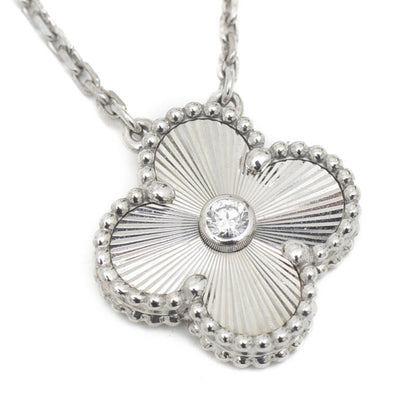 Sliver  Clover Stainless Steel Necklace – A Statement of Elegance