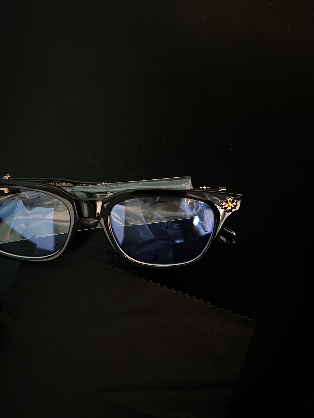 Chrome heart glasses - black & silver badges