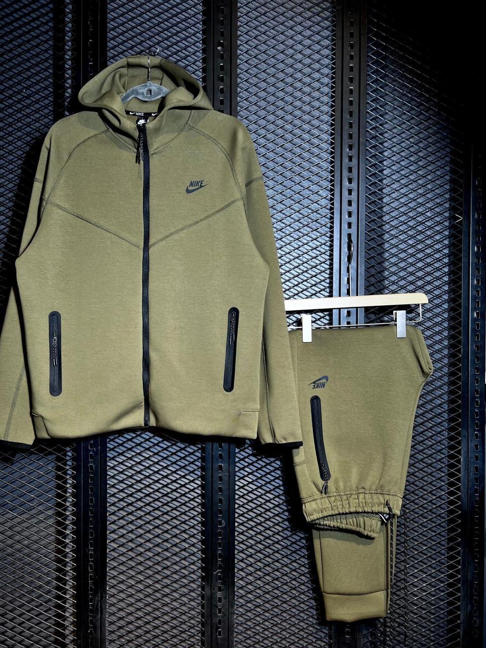 Nike Tech Fleece "Army Green"